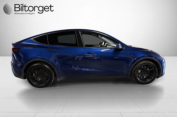 Tesla Model Y 4 of 28