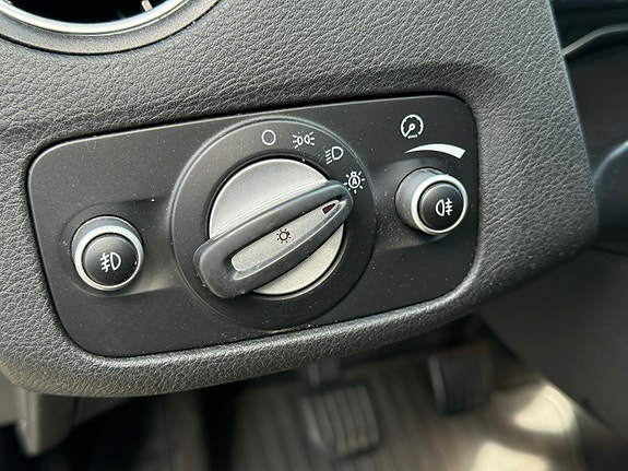 Ford Mondeo 19 of 30