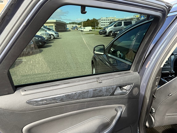 Ford Mondeo 27 of 30