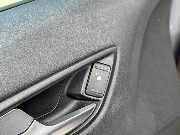 Ford Mondeo 17 of 30