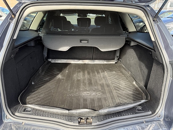 Ford Mondeo 30 of 30