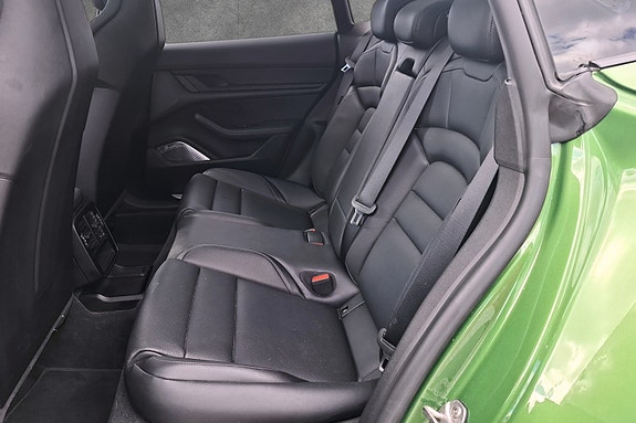 Porsche Taycan Cross Turismo 17 of 30