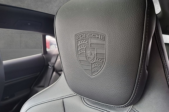 Porsche Taycan Cross Turismo 21 of 30