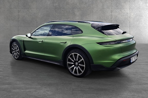 Porsche Taycan Cross Turismo 8 of 30