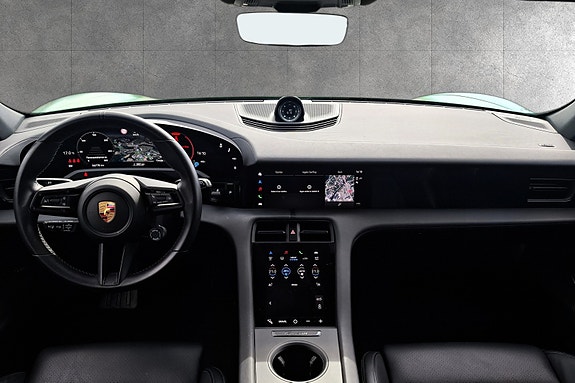 Porsche Taycan Cross Turismo 14 of 30