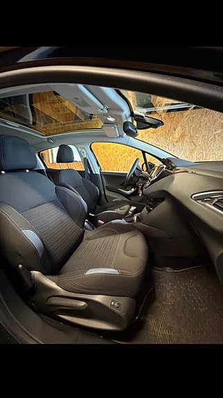 Peugeot 208 6 of 10