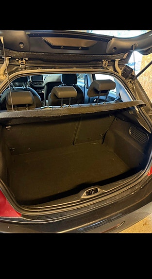 Peugeot 208 4 of 10