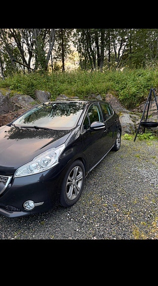 Peugeot 208 2 of 10