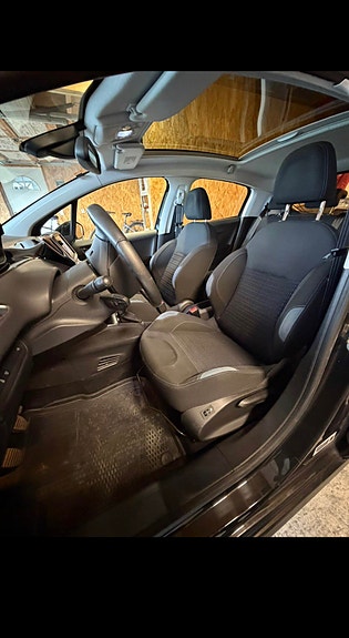Peugeot 208 8 of 10