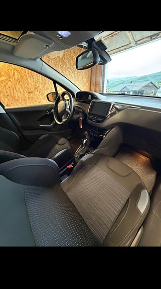Peugeot 208 7 of 10