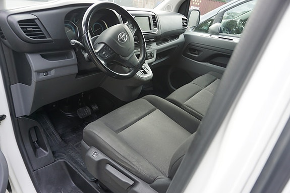 Toyota Proace 28 of 28