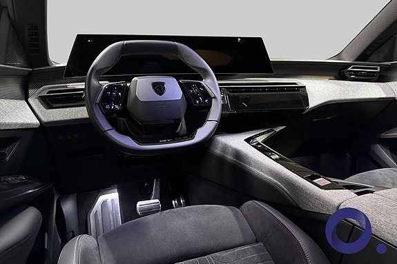 Peugeot e-5008 18 of 27