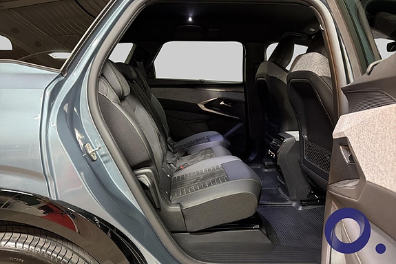 Peugeot e-5008 16 of 27