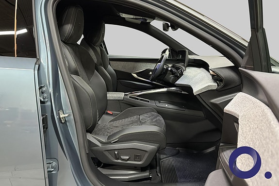 Peugeot e-5008 15 of 27