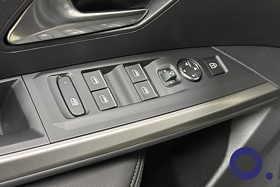 Peugeot e-5008 13 of 27