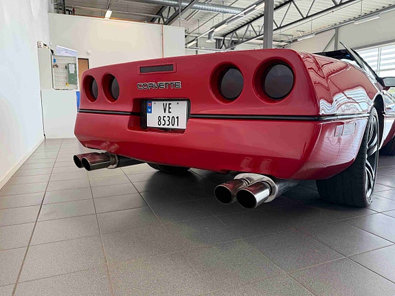 Chevrolet Corvette 9 of 17