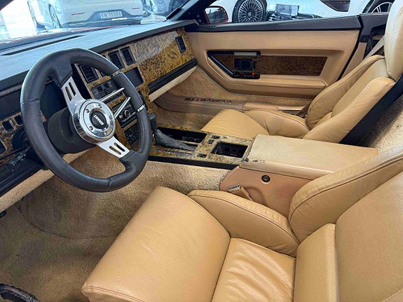 Chevrolet Corvette 14 of 17