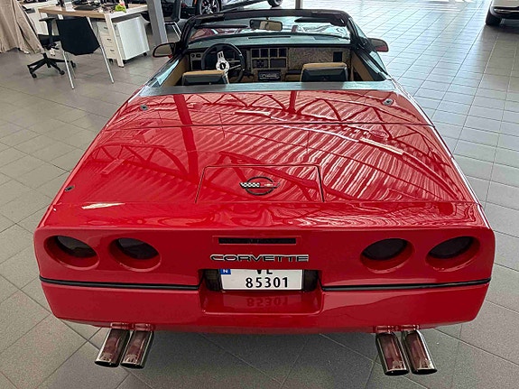 Chevrolet Corvette 8 of 17