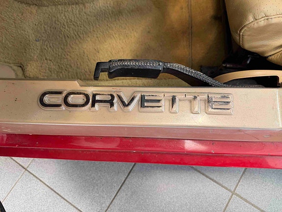 Chevrolet Corvette 13 of 17