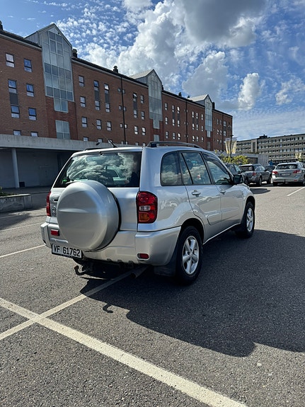 Toyota RAV4 6 of 30