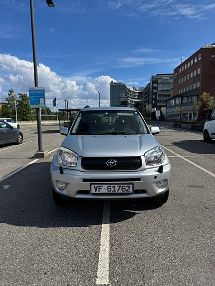 Toyota RAV4 2 of 30