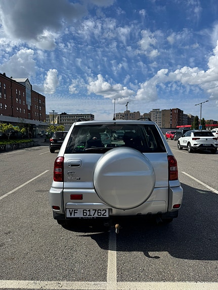 Toyota RAV4 8 of 30