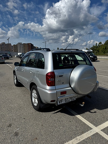Toyota RAV4 9 of 30