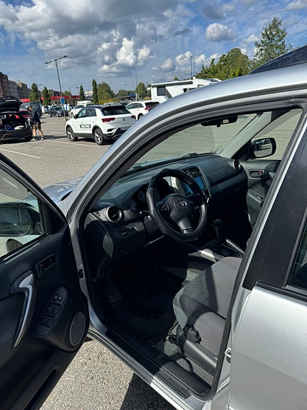 Toyota RAV4 13 of 30