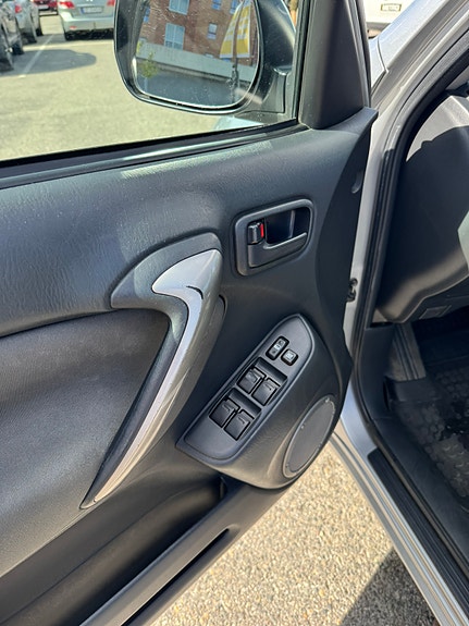 Toyota RAV4 12 of 30