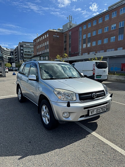 Toyota RAV4 3 of 30