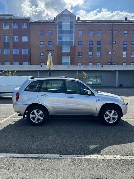 Toyota RAV4 5 of 30