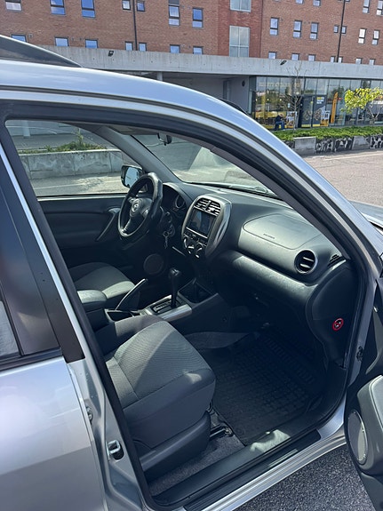 Toyota RAV4 17 of 30