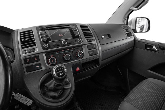 Volkswagen Multivan 12 of 24
