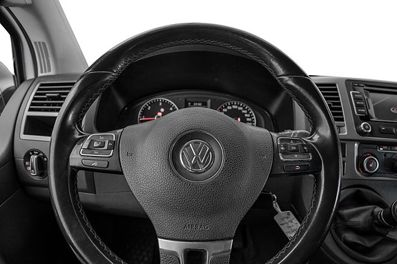 Volkswagen Multivan 10 of 24