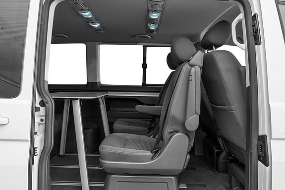 Volkswagen Multivan 21 of 24
