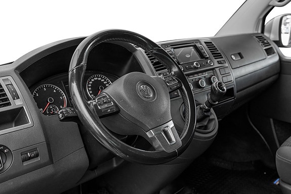 Volkswagen Multivan 17 of 24