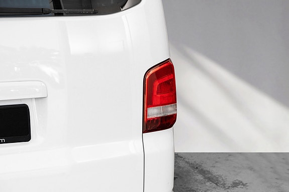 Volkswagen Multivan 9 of 24