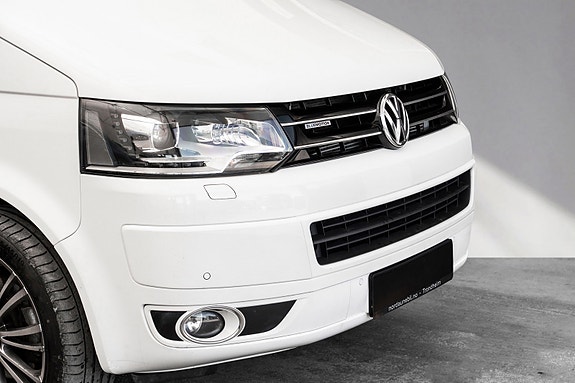 Volkswagen Multivan 2 of 24