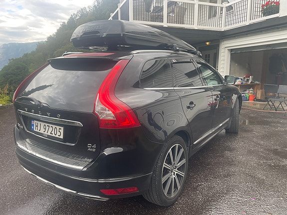 Volvo XC60 2 of 30