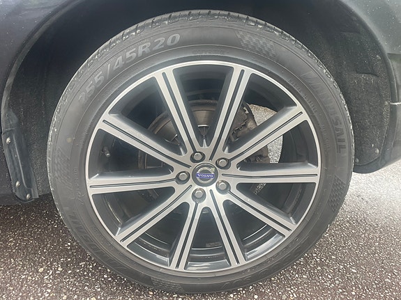 Volvo XC60 6 of 30