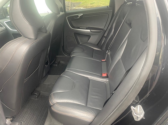 Volvo XC60 11 of 30