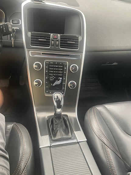 Volvo XC60 13 of 30