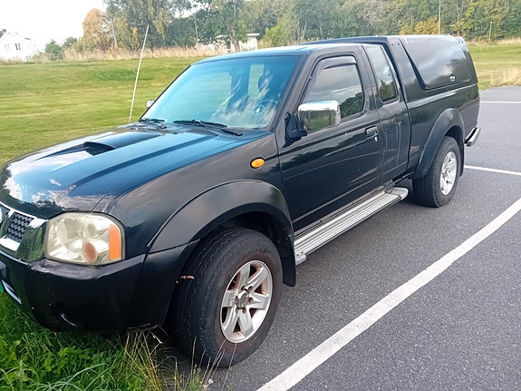 Nissan King Cab 4 of 6