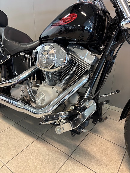 Harley-Davidson FXST Softail Standard / Custom 7 of 12