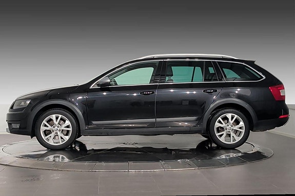 Skoda Octavia Scout 4 of 30