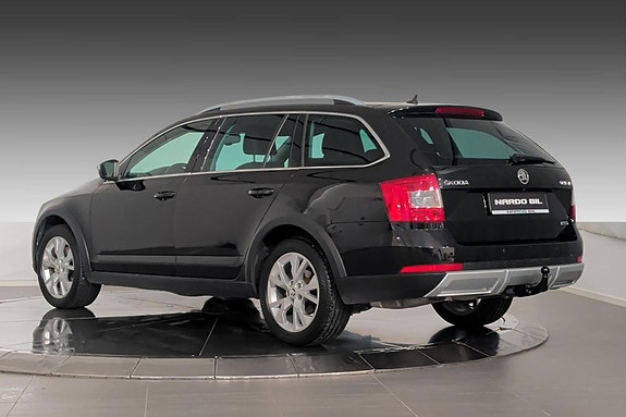 Skoda Octavia Scout 5 of 30