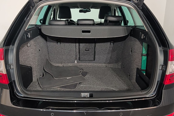 Skoda Octavia Scout 13 of 30