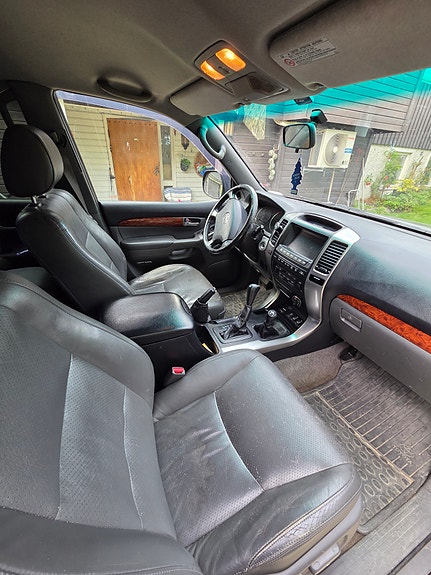 Toyota Land Cruiser 4 of 6