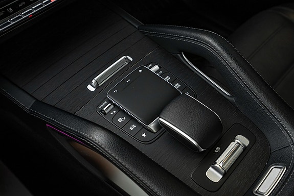 Mercedes-Benz GLS580 16 of 26