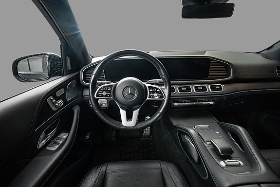 Mercedes-Benz GLS580 11 of 26
